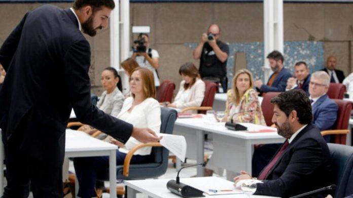 López Miras ofrece a Vox entrar en el Gobierno de Murcia para no repetir las elecciones