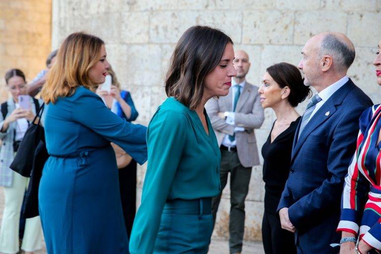 Aragón| La presidente Fernández (VOX) niega la mano a las ultras Ángela Rodríguez Martínez e Irene Montero Gil