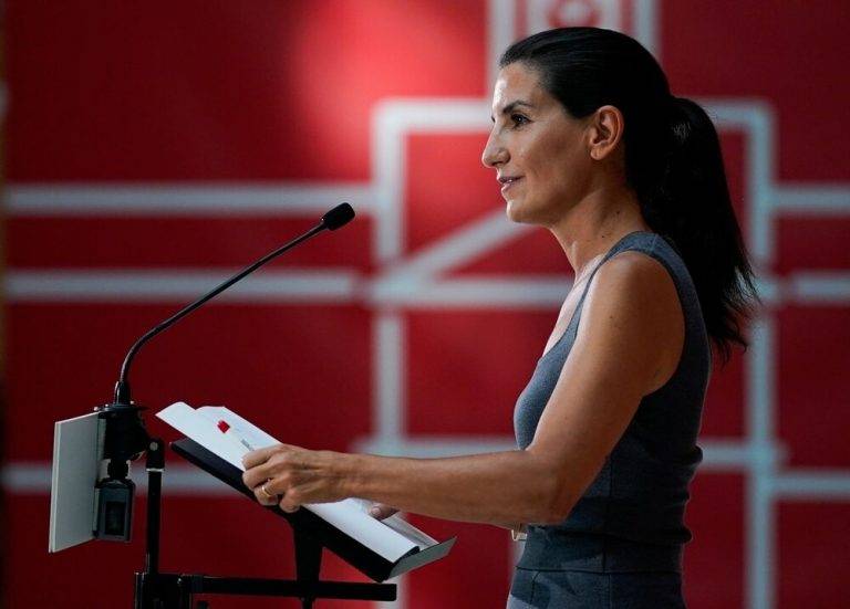 Monasterio: «Es ilusionante ver abuelos y niños con las banderas» contra ACUERDO GOLPISTA PSOE-JUNTS que «traiciona a España»