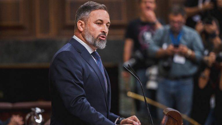Abascal pone a prueba a Sánchez: Si VOX es «peligroso» entonces apoya la «investidura de Feijóo»
