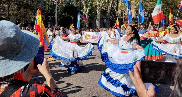 Cataluña festeja el 12-O e Hispanidad por las calles de Barcelona