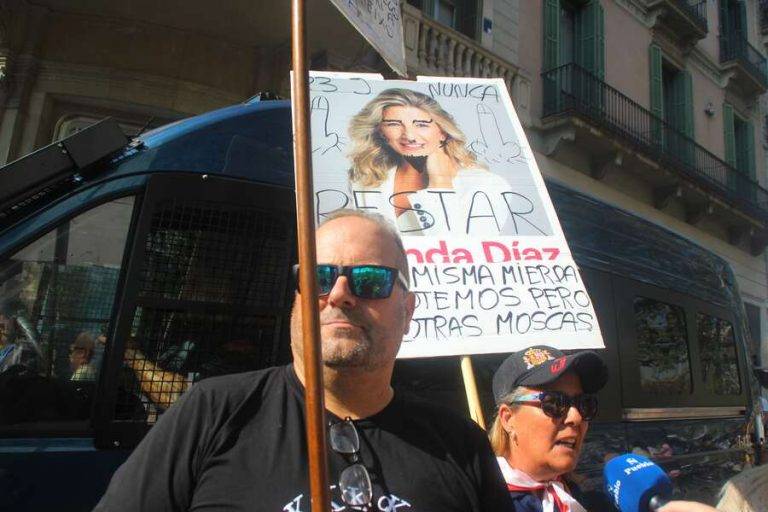 Cataluña dedica 2 penes a la líder de «RESTAR» Yolanda Díaz: «la misma mierda que «POTEMOS»