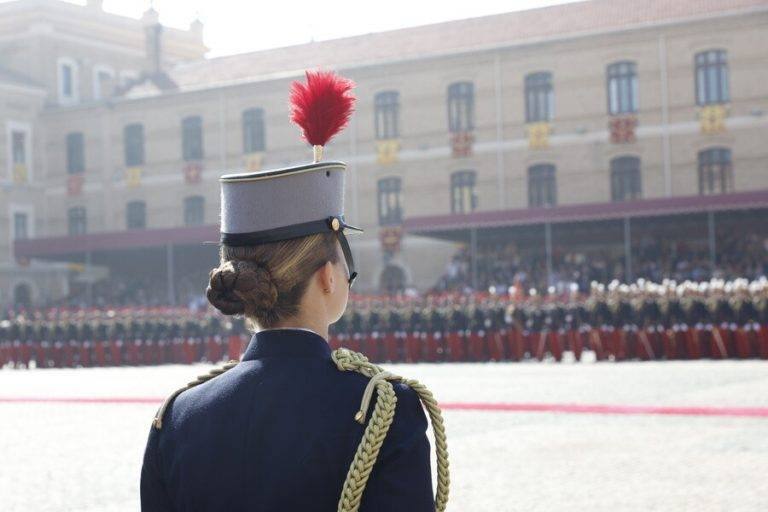 Monarquía y Ejército están al servicio de los españoles: ¿Lo sería en caso de permitir y firmar la amnistía al golpe?