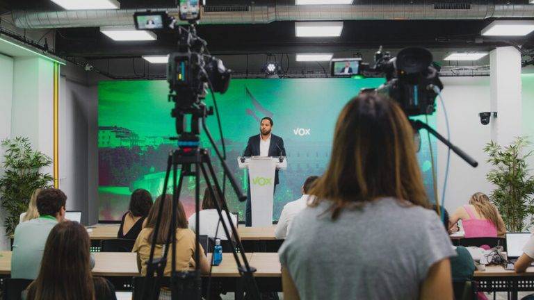 Una propuesta de VOX va a acabar con el «adoctrinamiento ideológico» de menores en las aulas