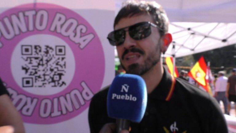 InfoVlogger: «Estoy aquí cagándome en la puta madre de los independentistas»