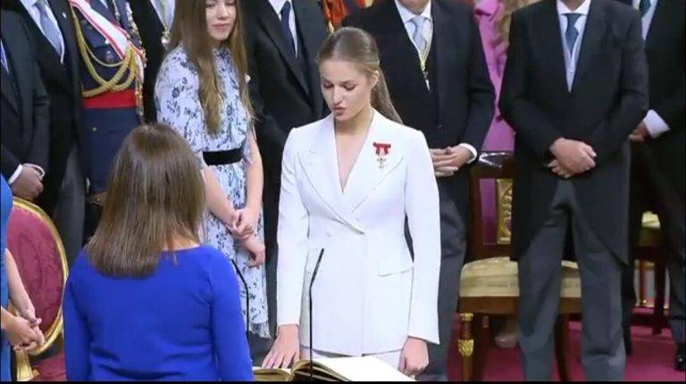 La Princesa de Asturias y de Gerona Leonor de Borbón y Ortiz juró hoy la Constitución Española ante las Cortes Generales