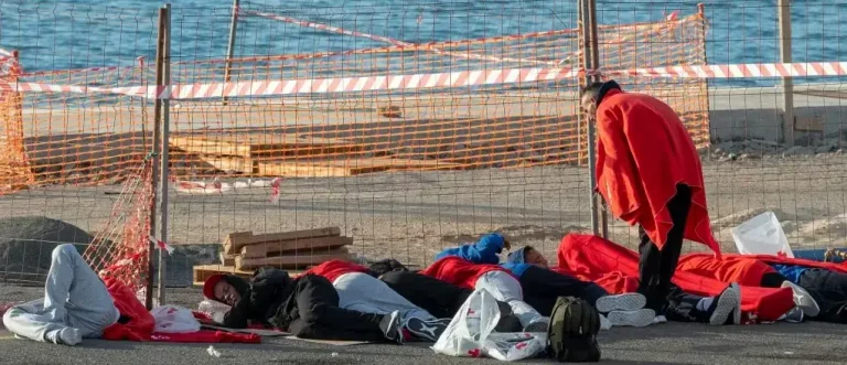 Llegada masiva de inmigrantes ilegales a Canarias