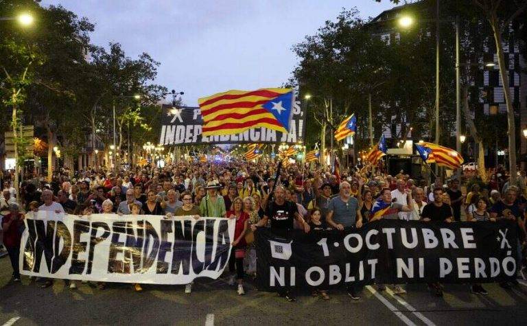 4.500 independentistas conmemoran el 1-O en Barcelona