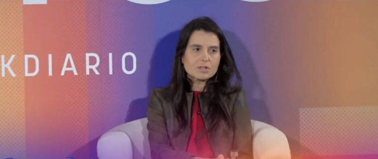 FOTOGRAFÍA. MADRID (ESPAÑA), 27 DE OCTUBRE DE 2023. La vicesecretaria de Acción de Gobiernos de VOX y directora de Coordinación e Interacción Social del vicepresidente del Gobierno de Castilla y León Juan García-Gallardo Frings, Montserrat Lluís Serret, participa en el II Foro Económico OKLÍDERES organizado por el diario "OK Diario" este viernes en Madrid, junto su compañero del partido, el secretario general del Grupo Parlamentario de VOX en el Congreso de los Diputados, José María Figaredo Álvarez-Sala. Lasvocesdelpueblo (Ñ Pueblo)