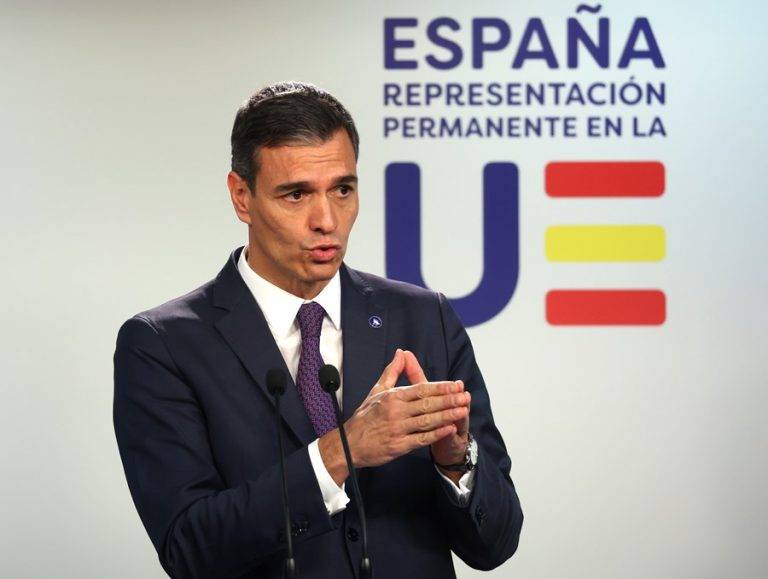 El sátrapa Pedro Sánchez, «en nombre de España», se sacrificará en presidir el Gobierno de la III República de España