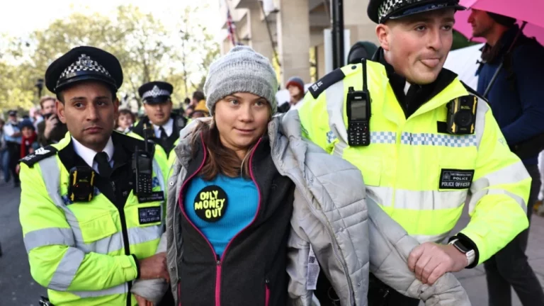 La Policía acusa de «delito de desorden público» a Greta Thunberg