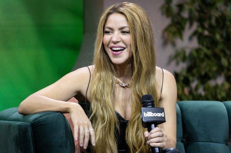 Shakira: «Estoy muy enamorada»; «cantar en español es lo más cool»