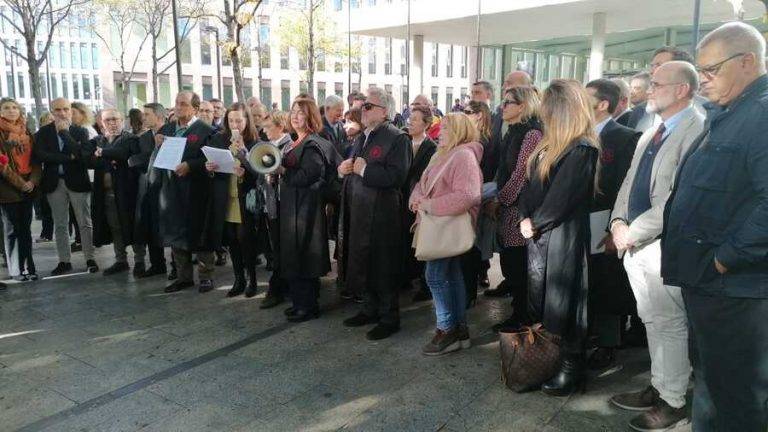 Abogados, Procuradores y otros operadores jurídicos catalanes rechazan el ACUERDO GOLPISTA PSOE-JUNTS por «vulnerar legalidad, igualdad y separación de poderes»