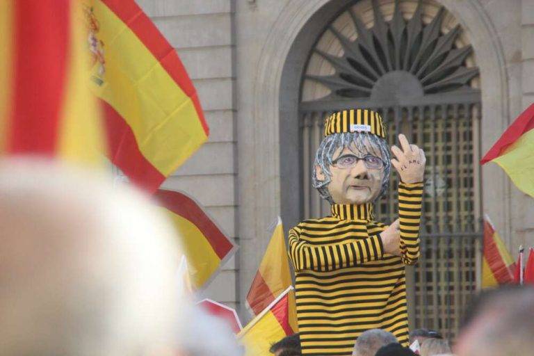 Galería fotos de más de 20.000 catalanes contra el ACUERDO GOLPISTA PSOE-JUNTS y ACUERDOS CRIMINAL PSOE-ERC