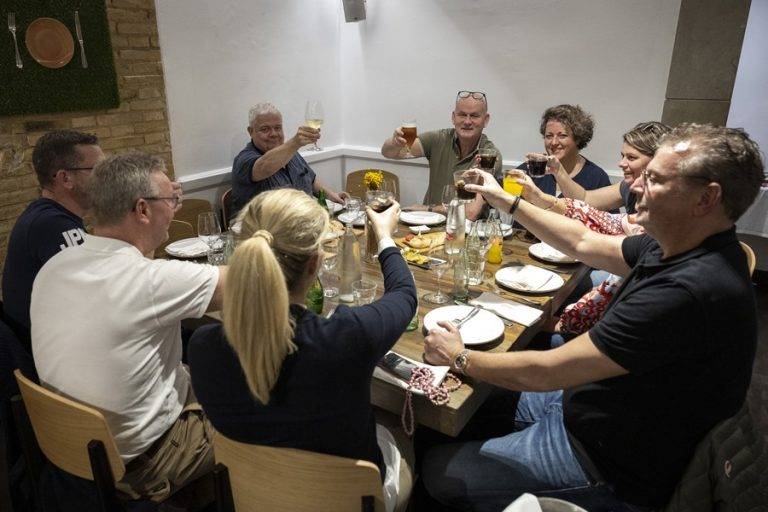 CENA DE NAVIDAD| De cita para compañeros de trabajo a celebración entre amigos y familiares
