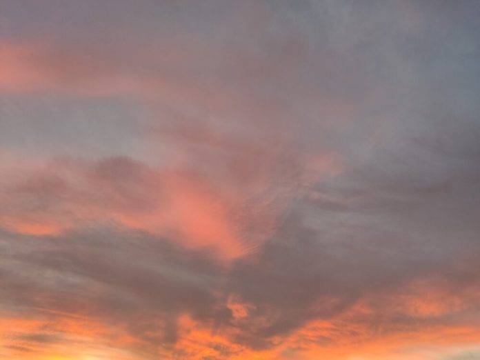 Detalle de los cielos de Viladecans durante el amanecer este martes, 14 de noviembre de 2023 (5)