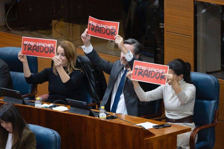 Asamblea de Madrid al PSOE: «Hoy tienen la oportunidad de salvar su dignidad y sus conciencias»