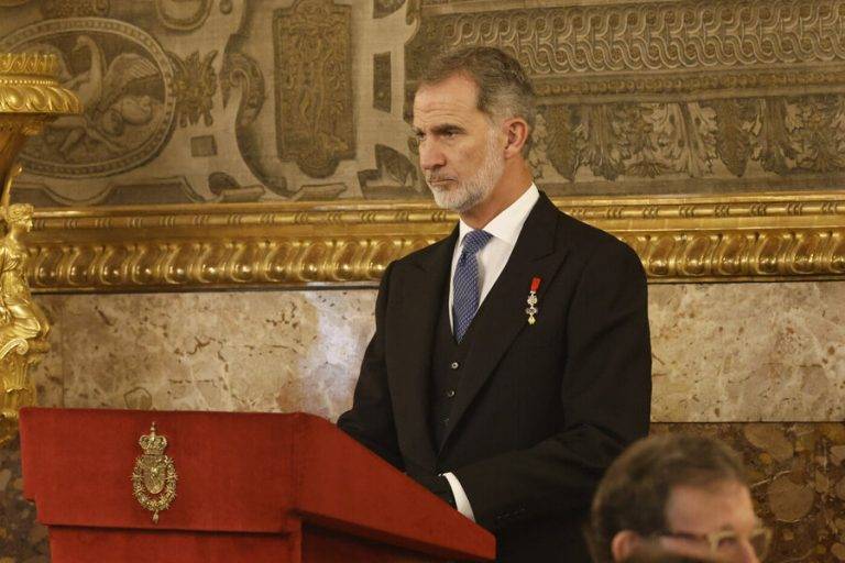 El rey: «Democracia y libertad no se construyen de un día para otro sino día tras día»