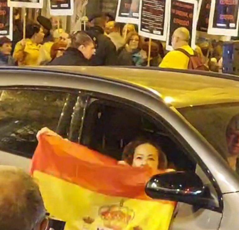 Asaltantes CDR muy cabreados porque les están chuleando catalanes en Vía Layetana