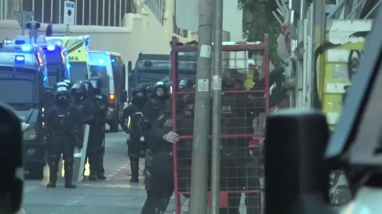 OKUPACIÓN BARCELONA| 5 horas de desalojo de okupas en El Kubo y La Ruïna