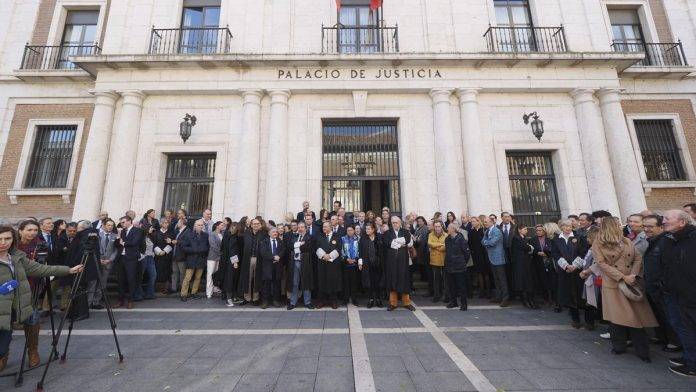 FOTOGRAFÍA. VALLADOLID (ESPAÑA), 17 DE NOVIEMBRE DE 2023. Jueces y magistrados con sus togas, fiscales, abogados, procuradore. Efe