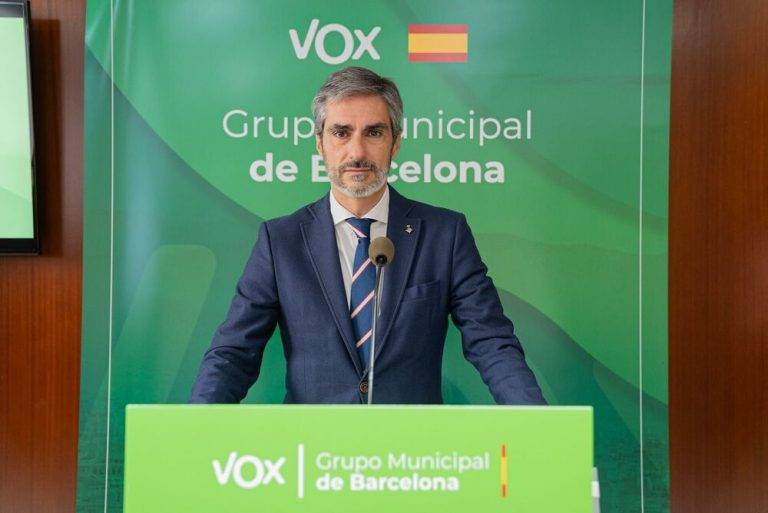 FOTOGRAFÍA. BARCELONA (ESPAÑA), 23 DE NOVIEMBRE DE 2023. Gonzalo de Oro-Pulido Plaza, presidente del Grupo municipal de VOX en el Ayuntamiento de Barcelona ha presentado en rueda de prensa las iniciativas al pleno municipal del 24 de noviembre. Lasvocesdelpueblo (Ñ Pueblo)