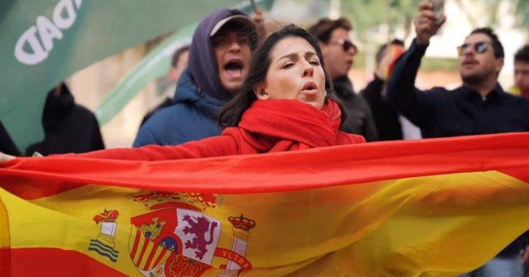 Predominio de cielo nuboso con precipitaciones débiles o en forma de nieve en España el 29N