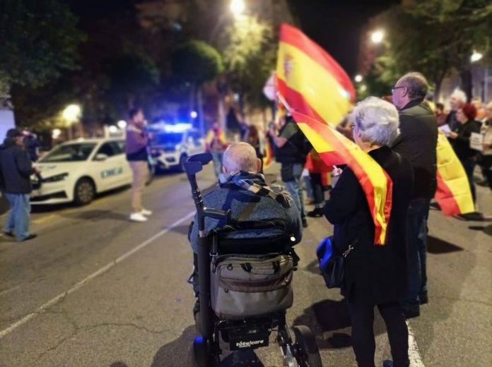 PROTESTA ANTIAMNISTÍA FRENTE A LA SEDE DEL PSC TARRAGONA, 15 DE NOVIEMBRE DE 2023 (3)
