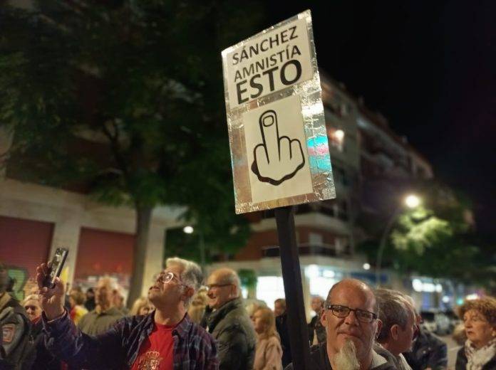 Protesta frente sede PSC Tarragona contra la amnistía al golpe. Lasvocesdelpueblo (1)