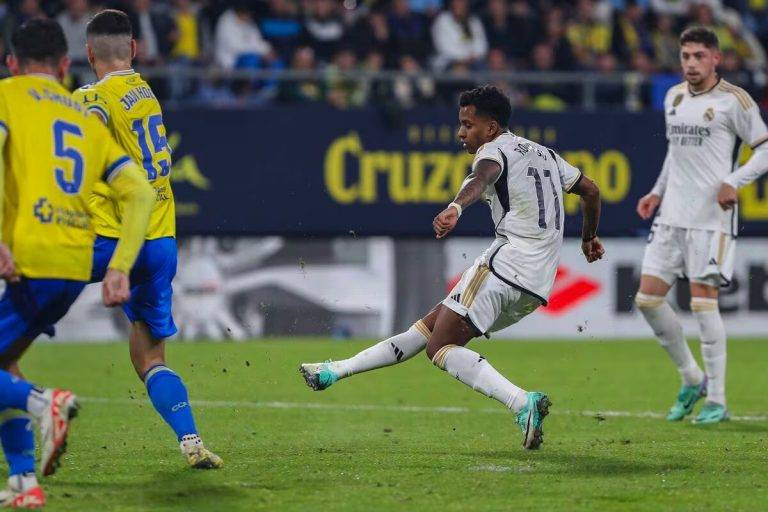 Goes abandera la victoria en Cádiz del Real Madrid que se instala en el liderato (0-3)