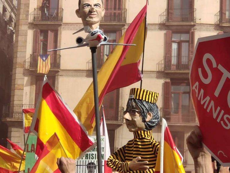 Más de 20.000 catalanes se conjuran para resistir al golpe de la Moncloa separatista