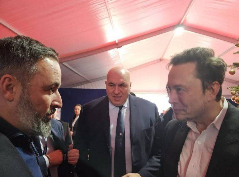 FOTOGRAFÍA. ROMA (ITALIA), 16 DE DICIEMBRE DE 2023. El presidente de VOX, Santiago Abascal Conde (i); el dueño de la red social X (antes Twitter), Elon Reeve Musk (Elon Musk) (d); la primer ministra de Italia y líder de Fratelli d'Italia, Giorgia Meloni; el primer ministro del Reino Unido y líder del Partido Conservador y Unionista desde octubre de 2022, Rishi Sunak; el líder del partido Fidesz-Unión Cívica Húngara y primer ministro de Hungría, Viktor Orbán; el exjugador de baloncesto albanés, primer ministro de Albania desde 2013, y presidente del Partido Socialista de Albania desde el 2005, Edi Rama; entre otros líderes, coinciden en la tercera jornada de la 15ª edición de la fiesta de la democracia de la derecha italiana, conocida como el "Atreju" -en español "Demostración"-, una asamblea de debates y conferencias sobre la política italiana, organizada por Fratelli d'Italia. Lasvocesdelpueblo (Ñ Pueblo)