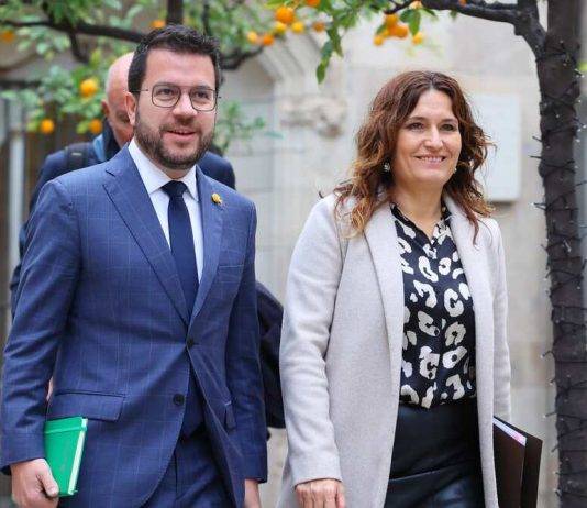 Govern critica Sánchez por reactivar la judicialización de la política FOTOGRAFÍA. BARCELONA (ESPAÑA), 05 DE DICIEMBRE DE 2023. El Govern critica Sánchez por reactivar la judicialización de la política. La portavoz del régimen de la Generalidad okupada, Patrícia Plaja Pérez, en boca de su jefe, el ultra Pere Aragonés García, ha asegurado en la rueda de prensa posterior a la reunión semanal del Consejo Ejecutivo del régimen secesionista de la antiEspaña, que "seguimos forzando al Gobierno de España para que cumpla a todos los compromisos adquiridos con este Gobierno". "Seguimos avanzando con el cumplimiento de aquellos acuerdos que todavía estaban pendientes de la anterior legislatura, porque ciertamente con el adelanto electoral no se pudo llegar a materializar todo y, ahora, vamos a trabajar para que todos los acuerdos se concreten, s ejecuten y se materialicen sin demora, uno tras otro", ha dicho la portavoz ultra el mismo día que cataluña ha fallecido en los informes del Programa Internacional para la Evaluación de Estudiantes (PISA) 2022 tras sufrir más de una década de apartheid lingüístico. Lasvocesdelpueblo (Ñ Pueblo)