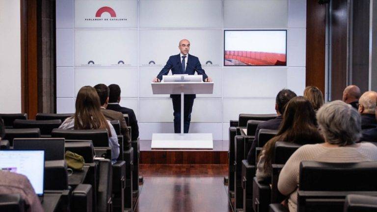 Buxadé denuncias las «anomalías» de Cataluña