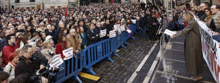 12000 personas rechazan el pacto ETA-PSOE en Pamplona