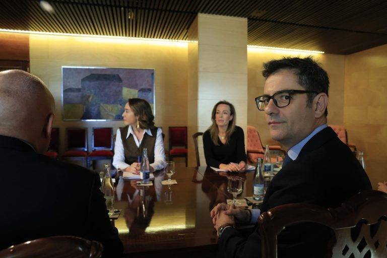 PSOE y PP reformarán la CE «vía urgencia y lectura única»