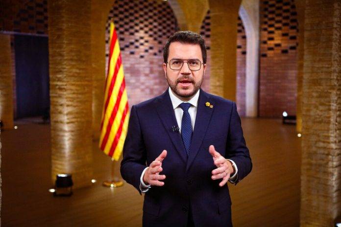 Pere Aragonès García, referéndum, independencia FOTOGRAFÍA. BARCELONA (ESPAÑA), 26 DE DICIEMBRE DE 2023. El presidente del Gobierno separatista de la Generalidad de Cataluña y dirigente la izquierda extrema secesionista Esquerra Republicana de Catalunya (ERC), Pere Aragonès García, ofrece una declaración institucional de balance del año 2023 y propuesta para 2024, que pasa por la separación de Cataluña del resto de España con la necesaria colaboración del Partido Socialista y Pedro Sánchez Pérez-Castejón, junto la ultraizquierda RESTAR -conocida como "SUMAR"-, hoy en el El "Depósito del Rey Martín" es una sala hipóstila, con siete naves longitudinales rellenas de arcos y con 30 pilares, que tiene 585 m2 y está situado entre las calles Jaume Càncer i Bellesguard, en el barrio de Sant Gervasi-Bonanova de Barcelona, con el motivo de las festividades de Nochebuena y Nochevieja 2023. Lasvocesdelpueblo (Ñ Pueblo)