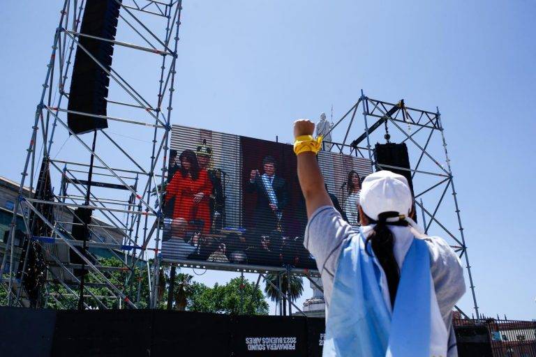 ARGENTINA| Brutal recorte del gasto público ante hiperinflación