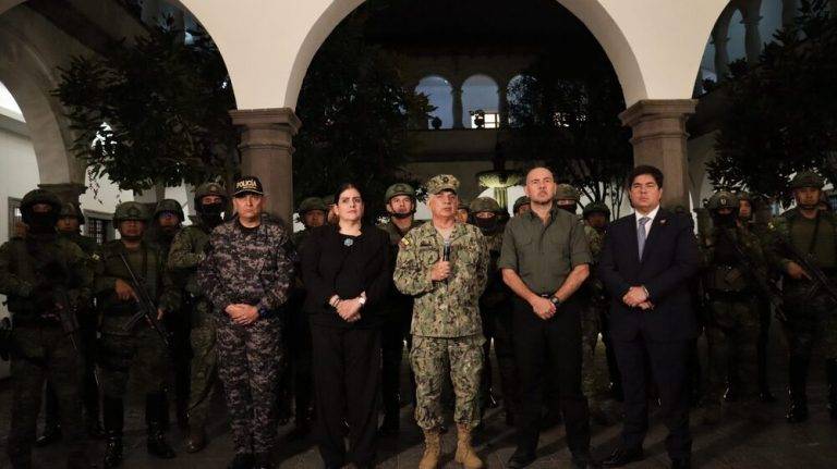 Ecuador no retrocederá ni negociará con terroristas