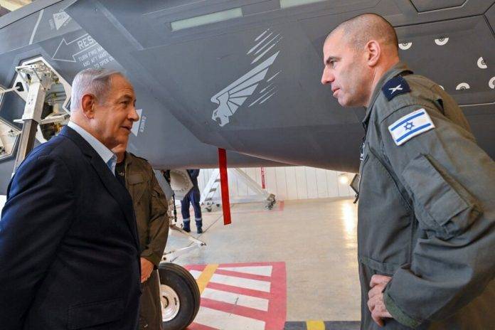 El primer ministro Benjamín Netanyahu visitó la base aérea de Nevatim en el sur de Israel. Lasvocesdelpueblo (3)