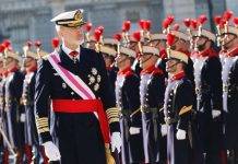 ¿Dónde está Su Majestad el Rey de España? FOTOGRAFÍA. MADRID (ESPAÑA), 06 DE ENERO DE 2024. ¿Dónde está Su Majestad el Rey de España? Pascua Militar. A su llegada a la Plaza de la Almudena, sus majestades los reyes de España: don Felipe Juan Pablo Alfonso de Todos los Santos de Borbón y Grecia (Felipe VI) (i) y doña Letizia Ortiz Rocasolano, acompañados por su alteza Real la Princesa de Asturias y de Gerona, y dama Cadete de la Academia General Militar, Leonor de Borbón y Ortiz fueron recibidos por el presidente del Gobierno de España en coalición PSOE y la ultra 'RESTA', Pedro Sánchez Pérez-Castejón. A continuación, accedieron a la Plaza de la Armería donde fueron saludados por la ministra de Defensa, Margarita Robles Fernández; el ministro del Interior, Fernando Grande-Marlaska Gómez; el almirante general, Teodoro Estebán López Calderón; y por el jefe del Cuarto Militar, teniente general Emilio Juan Gracia Cirugeda. Lasvocesdelpueblo (Ñ Pueblo)