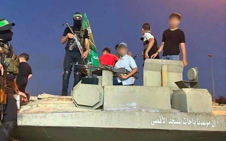 Adoctrinamiento neonazi de niños por Hamás en Gaza 