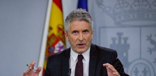 FOTOGRAFÍA. MADRID (ESPAÑA), 21 DE ABRIL DE 2020. El miembro del Partido Socialista Obrero Español (PSOE) y ministro de Interior, político socialista Fernando Grande-Marlaska Gómez, durante una rueda de prensa. Efe