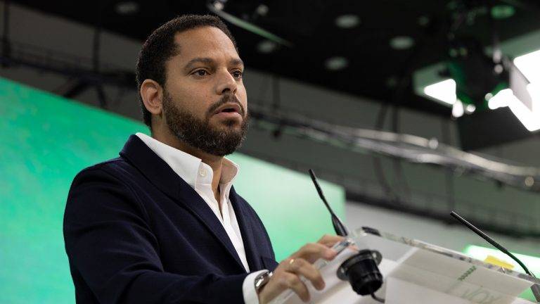 Cada voto a VOX aleja cada vez más un Gobierno PSOE y BNG