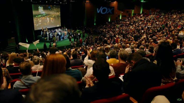 La militancia proclama Presidente a Abascal