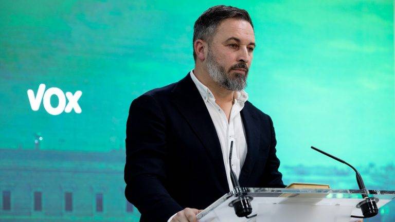 Abascal convoca a la militancia frente al golpe PP-PSOE