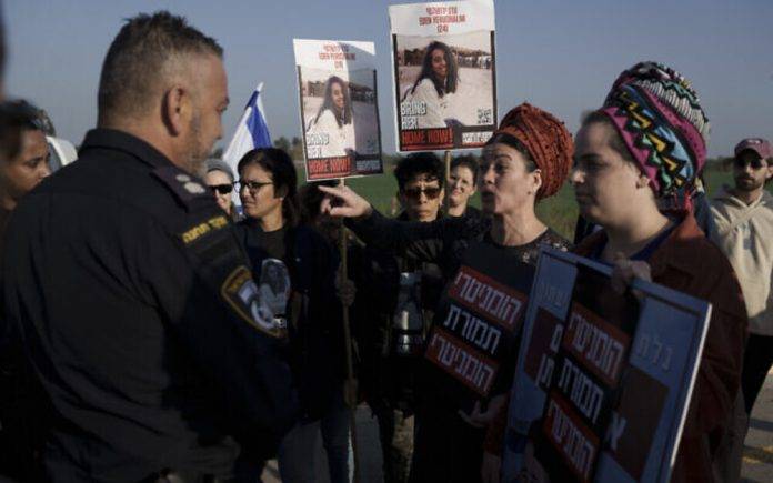 familiares de los rehenes en cautiverio en Gaza por parte del grupo terrorista Hamás