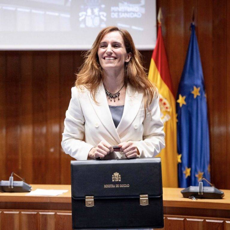 Gripe España| Ministra de Sanidad lleva «ausente» desde el 21D