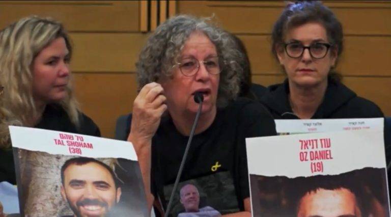 Ex rehén: «El hijo de puta (Hamás) la tocó en el Baño» en Gaza