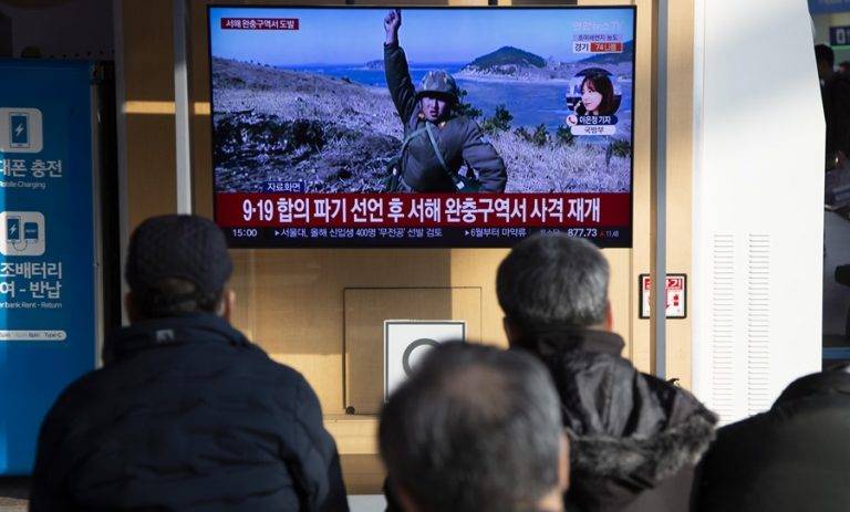 El comando militar de ley marcial de Yoon Suk-yeol irrumpe en la Asamblea Nacional y prohíbe toda actividad política en Corea del Sur